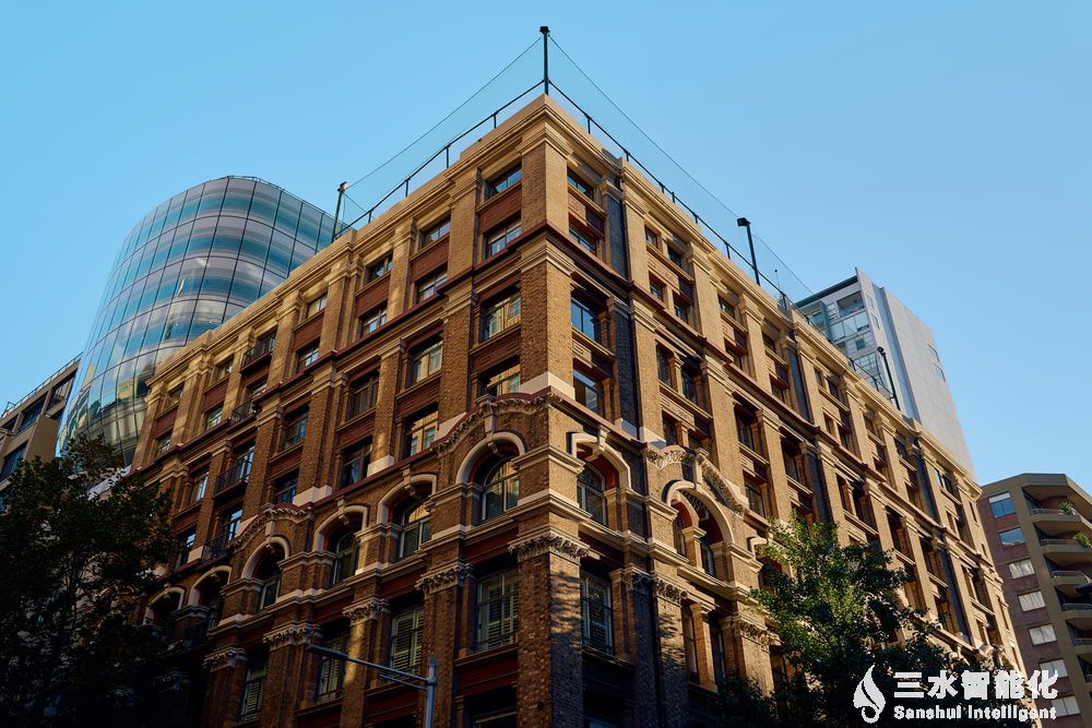 建筑里的照明管家:智能照明系統貼心照亮每個區域(圖1) brown concrete building during daytime (2).jpg